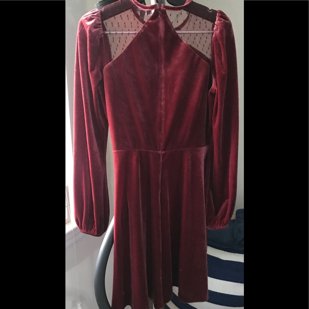 EXPRESS LACE INSET VELVET FIT AND FLARE DRESS - Picture 3 of 6